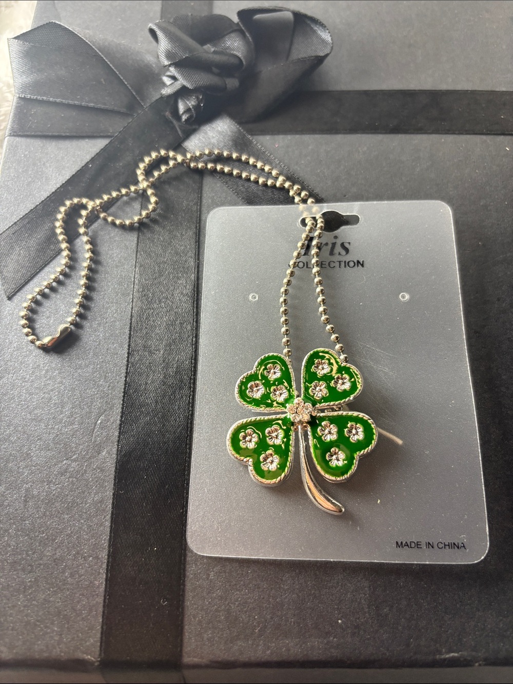Iris Collection Green Clover Pendant Necklace
